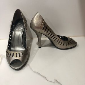Metallic silver Jessica Simpson pumps